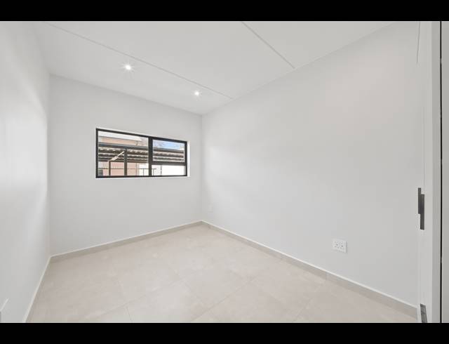 3 BEDROOM APARTMENT FOR SALE IN BRYANSTON